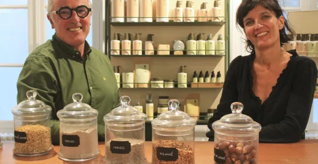 photo  cholet, lundi 13 octobre 2025. avec couleurs gaïa, benoît bodineau et hélène landreau veulent démocratiser la coloration végétale.  &copy;  co – alexandre blaise 