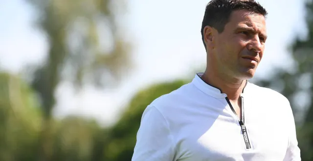 photo  sébastien larcier.  &copy;  josselin clair 