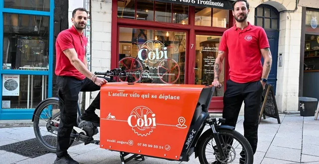 photo  angers, vendredi 17 octobre 2025. à l’atelier ou en itinérance, luigi et kévin moreau réparent les vélos et trottinettes des vélotafeurs.  &copy;  co - josselin clair 