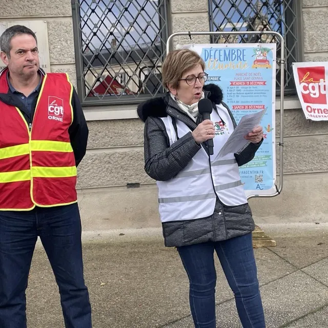 photo olivier roulland (secrétaire de l’union locale) et muriel duval (cgt hôpital) ont pris la parole lors de la manifestation du 2 décembre 2025.  ©  ouest-france