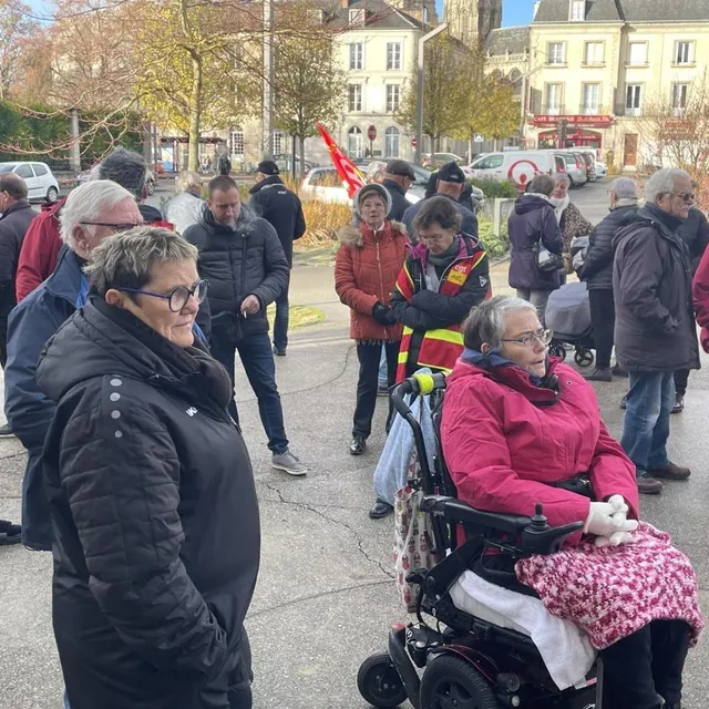 photo 70 personnes ont participé au rassemblement du 2 décembre 2025 devant la mairie d’argentan.  ©  ouest-france