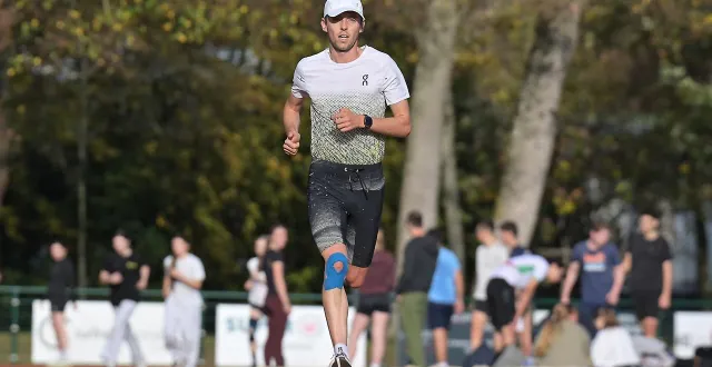 photo  valentin gondouin, ici lors d’une séance d’entraînement au stade hélitas de caen, le 13 novembre, dispute le marathon de valence, ce dimanche 7 décembre 2025. l’ornais, licencié au stade saint-lois, vise un chrono sous les 2h et 7 minutes en espagne.  &copy;  guillaume marie 