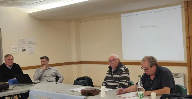 photo  de g. à d. : christian menant, johann aupiais, daniel salé, vincent polblanc, membres du bureau de l’association.  &copy;  co 