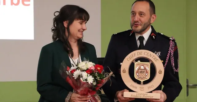 photo  stéphanie poirrier a été associée à l’hommage rendu à son mari frédéric lors de la sainte-barbe du centre de secours à avoise, samedi 29 novembre 2025.  &copy;  ouest-france 