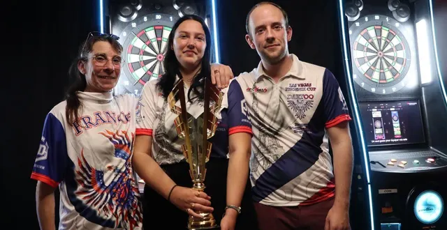 photo  virginie bringuet, camille logeais et alan garcia vont représenter le pub elysée de sablé-sur-sarthe au world darts championship phoenix darts du 5 au 8 décembre 2025 à la corogne en espagne.  &copy;  ouest-france 