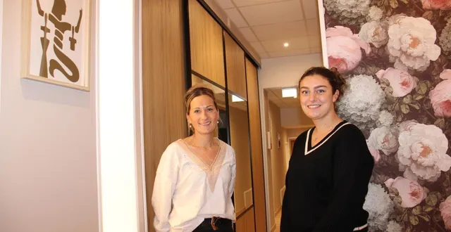 photo  karine gautard roussel (à gauche) aux côtés de son apprentie, manon montreuil, dans les nouveaux locaux de l’institut perle de beauté.  &copy;  ouest-france 
