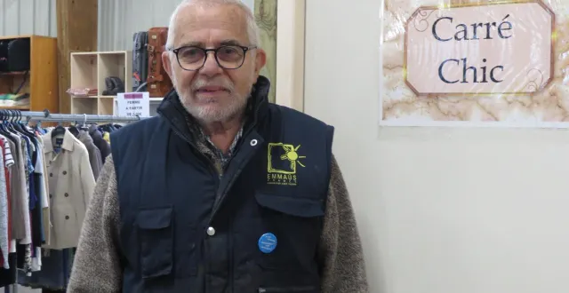 photo  michel lopez, président d’emmaüs sarthe, annonce la grande vente d’hiver sur les trois sites de la sarthe.  &copy;  le maine libre 