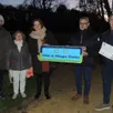 photo les représentants de l’association anpcen (à gauche) avec les élus lors de la remise de la plaque villes et villages étoilés.