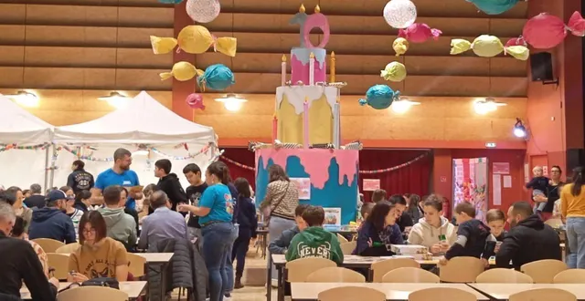 photo  le gâteau géant, point d’orgue d’une semaine et d’un week-end de jeux qui ont mobilisé les habitants de la commune.  &copy;  co 