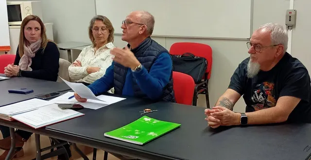 photo  le bureau lors de l’assemblée générale.  &copy;  ouest-france 