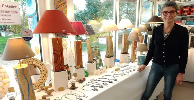 photo  lampes, miroirs, bijoux sont les principales créations de la mosaïste marie connan.  &copy;  co 