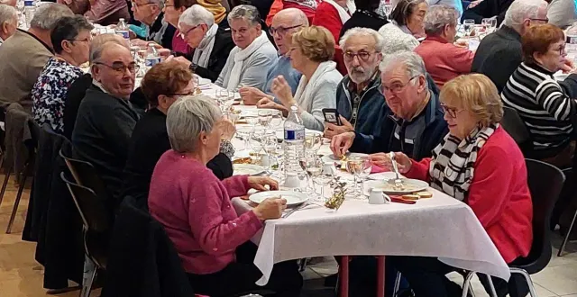 photo  les aînés de la commune se sont retrouvés pour le traditionnel repas du ccas.  &copy;  mairie de lombron 