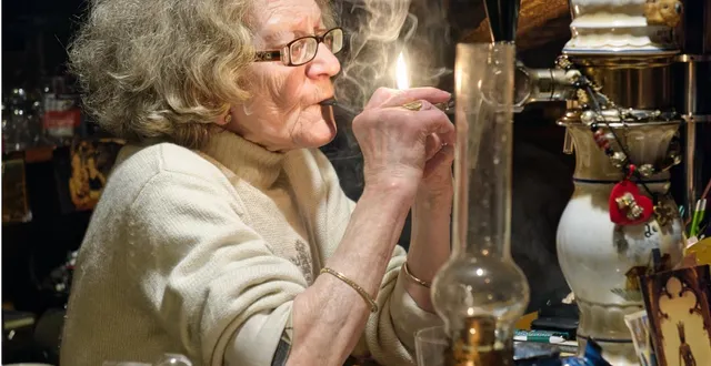 photo  pierrick bourgault viendra présenter son film au fabuleux bistrot de jeannine dite la mère lapipe.  &copy;  pierrick bourgault 