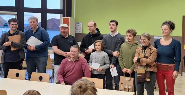 photo  les vainqueurs récompensés à l’issue du tournoi.  &copy;  le maine libre 