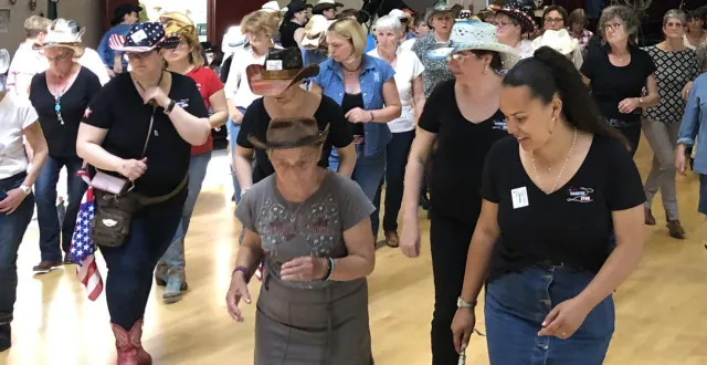 photo  un bal country est proposé en soirée.  &copy;  archives le maine libre 