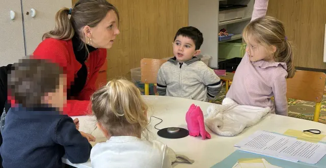 photo  saint-georges-sur-loire, école de l’abbaye, mardi 2 décembre 2025. par petits groupes, puis individuellement, les enfants sont interrogés par les chercheurs sur leurs émotions.  &copy;   co - fabienne supiot 