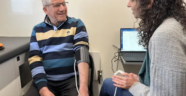 photo  jean-claude, habitant de saint-michel-de-chavaignes, était sans médecin depuis le début de l’année. il a obtenu une consultation avec marie guirguis.  &copy;  ouest-france 