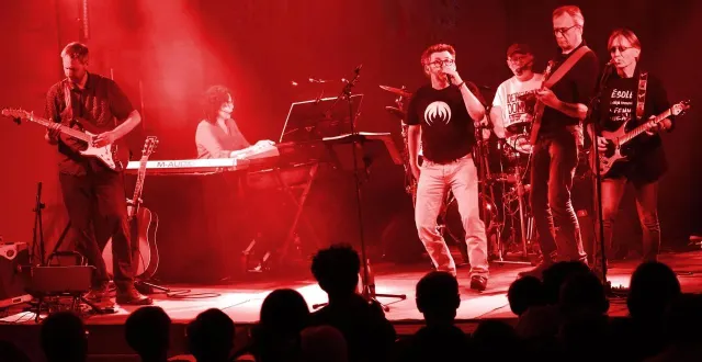 photo  grand lieu en concert sur scène.  &copy;  crédit photo : ouest-france 