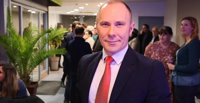 photo  benoît nicolardot a inauguré son local de campagne lors d’une réception avec une partie de ses colistiers et de ses sympathisants, mardi 2 décembre 2025, à sablé-sur-sarthe.  &copy;  ouest-france 