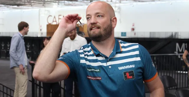 photo  thibault tricole, numéro 1 des joueurs français de fléchettes, ici en marge de la conférence de presse organisée au printemps 2025, à caen, sera l’invité d’honneur du french darts festival, les 5, 6 et 7 décembre, au parc des expositions de la capitale du calvados.  &copy;  archives ouest-france 