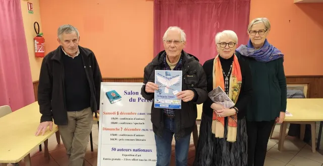 photo  de gauche à droite, gérard gosset, un des créateurs du salon, michel lemoust de lafosse, président, martine gasnier, invitée d’honneur et fabienne germain des éditions zinédi.  &copy;  ouest-france 