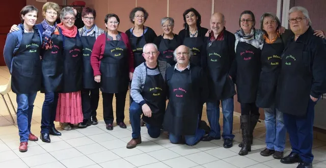 photo  les vilains sont prêts à recevoir le public pour la 45e veillée au village à parcé-sur-sarthe, samedi 13 décembre 2025.  &copy;  dr 