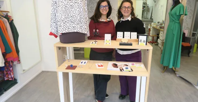 photo  julie oliver (à droite) créatrice de bijoux et lucie fournier, partage la boutique lutilu, spécialisée dans la mode.  &copy;  ouest-france 