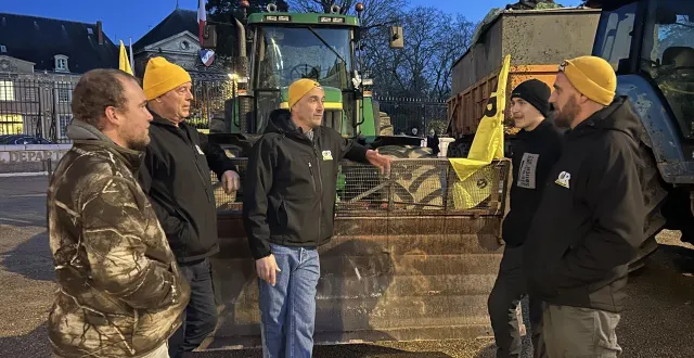 photo  le mans, mercredi 3 décembre 2025. les agriculteurs de la coordination rurale se sont mobilisés pour soutenir leurs collègues du doubs.  &copy;  le maine libre 