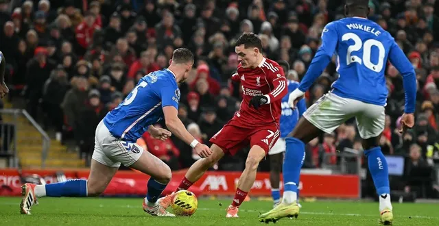 photo  florian wirtz a arraché l’égalisation pour les reds sur une frappe déviée contre sunderland.  &copy;  paul ellis / afp 