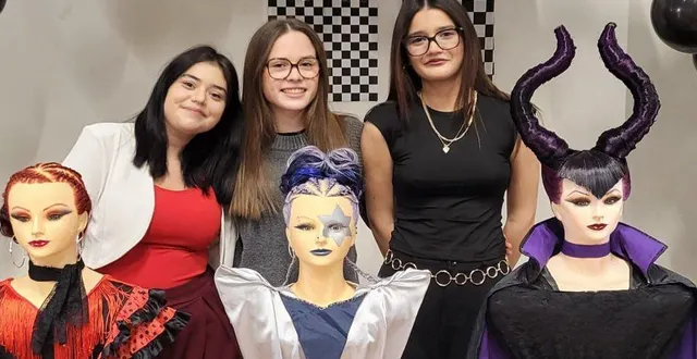 photo  de gauche à droite : doriane jegat, louise poullain et santana rodrigues.  &copy;  ouest-france 