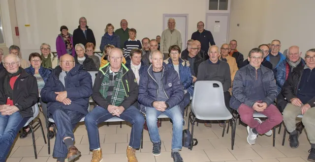 photo  les cyclotouristes se sont réunis en assemblée générale.  &copy;  le maine libre 