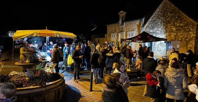 photo  le conseil municipal des enfants a ouvert, vendredi, les festivités de noël. l’idée était de distribuer des boules de noël blanches à tous les enfants du village et proposer de décorer et venir les accrocher sur deux sapins devant la mairie. l’allumage des guirlandes a été fait en musique et en chansons, avec la collaboration de l’association des parents d’élèves.  &copy;  ouest-france 