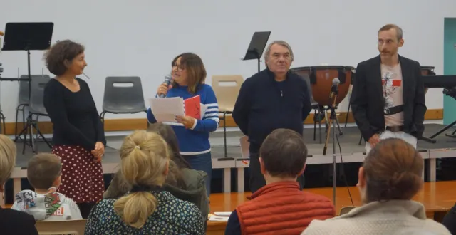 photo  les prix de la poésie jeunesse joël-sadeler 2024 et 2025 ont été remis samedi, à la salle michel lalos.  &copy;  ouest-france 