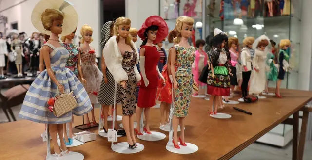 photo  une vente aux enchères exclusivement dédiée à la poupe barbie est organisée dimanche 7 décembre 2025, à l’hôtel des ventes de bayeux, avec de nombreux modèles très anciens.  &copy;  ouest-france 