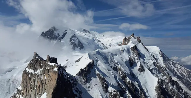 photo  vêtus de joggings et chaussés de simples baskets, les cinq jeunes alpinistes ont commis l’imprudence de s’attaquer à un sommet de haute montagne.  &copy;  photo d’illustration : pixabay 