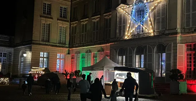 photo  le château de montgeoffroy, samedi 29 novembre, lors du premier week-end de son marché de noël.  &copy;  ouest-france 