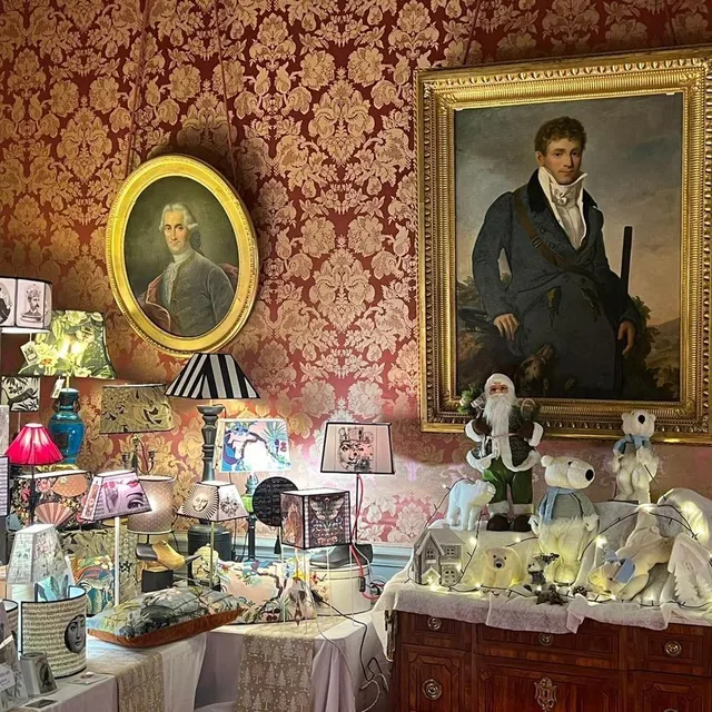 photo plusieurs salles du château accueillent des exposants.  ©  ouest-france