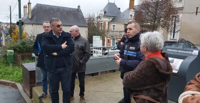 photo  le samedi 29 novembre, une réunion a rassemblé la municipalité, des habitants du quartier et le policier municipal david colin.  &copy;  le maine libre 