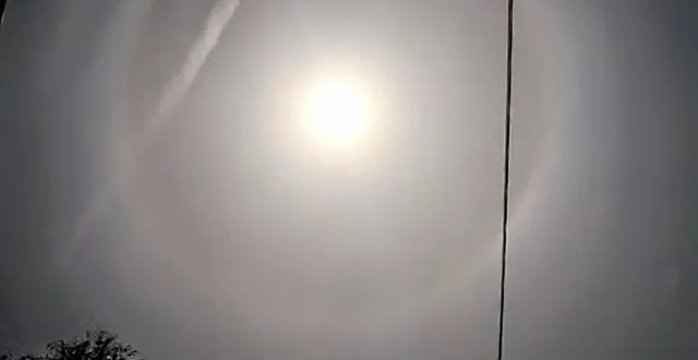 photo  un halo lunaire visible à martigné-briand, commune déléguée de terranjou, en maine-et-loire. photo transmise par une habitante.  &copy;  document remis 