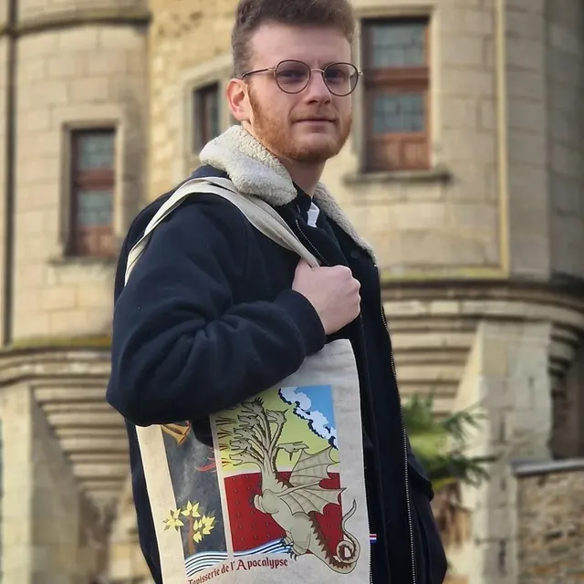 Une entreprise angevine Lilokawa a transformé les doublures de la Tapisserie de l’Apocalypse en tote bag. Domaine château d’Angers photo une entreprise angevine lilokawa a transformé les doublures de la tapisserie de l’apocalypse en tote bag. © domaine château d’angers