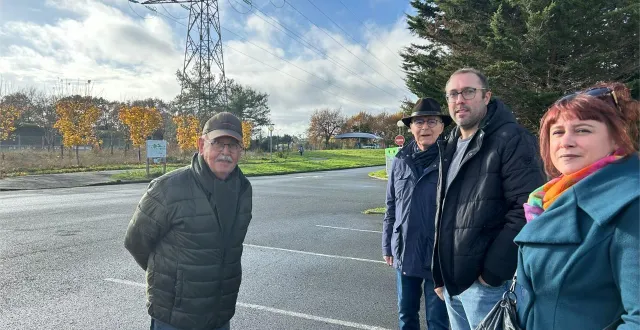 photo  saint-barthelemy-d’anjou, complexe de la cressonnière, mardi 2 décembre. jean-luc martin, président de l’association loisirs et créations, jean-marc le mener, vice-président de saint-barth remise en forme, phillippe kerdraon, membre du badminton club et anaïs menard, du ditep le colombier (asea 49)  &copy;  co - fabienne supiot 