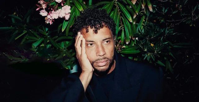 photo  disiz poursuit sur sa lancée de l’amour avec un 14e album très pop et poétique.  &copy;  @maddie 