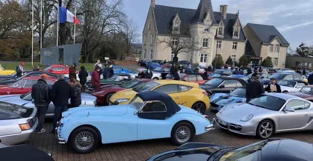 photo  les voitures rassemblées sur l’esplanade jean-moulin un jour de téléthon.  &copy;  archives alain lefaucheux. 