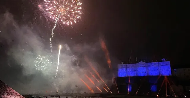 photo  samedi 6 décembre 2025, le feu d’artifice sera tiré depuis le pied du château de sablé-sur-sarthe en espérant que la météo soit plus clémente qu’en 2024.  &copy;  ouest-france 