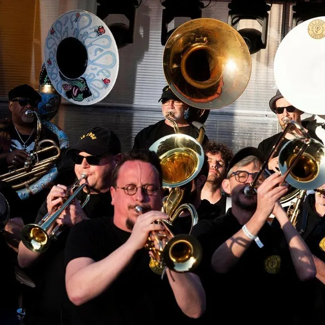 photo la fanfare mayennaise f’pok sera présente, samedi 6 décembre 2025, pour deux déambulations musicales  ©  mathieu pattier / ouest france