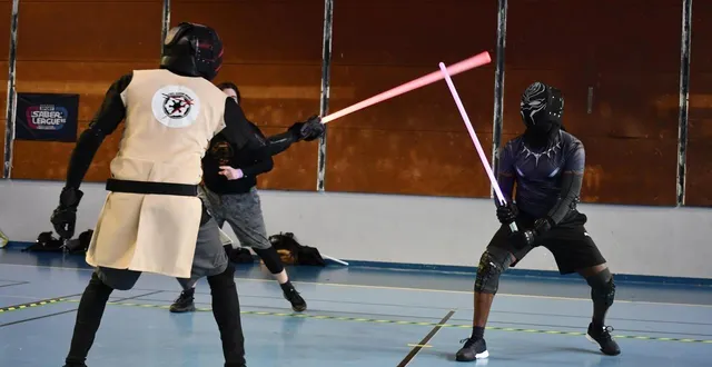 photo  l’escrime club morlaisien (ecm) accueille le championnat de bretagne de sabre laser, samedi 6 décembre 2025, au gymnase ty-dour à morlaix (finistère). photo d’illustration lors d’une compétition à rennes (ille-et-vilaine).  &copy;  ouest france 