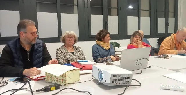 photo  une partie des responsables de l’association solidarité migrants du segréen, lors de l’assemblée générale, mardi 2 décembre.  &copy;  co 