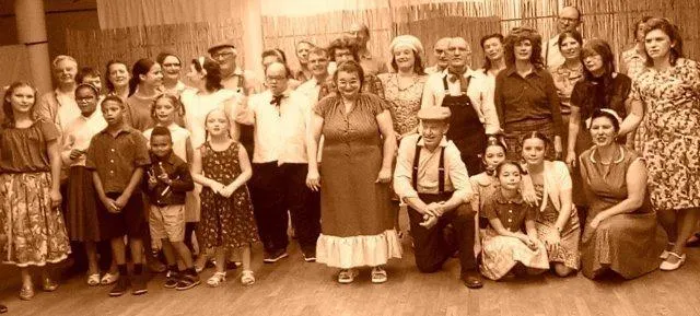 photo  la troupe gacé amitiés.  &copy;  ouest-france 