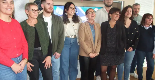 photo  l’équipe des troubles ville au complet avec sylvie charpentier, présidente (troisième à droite au premier rang).  &copy;  ouest-france 