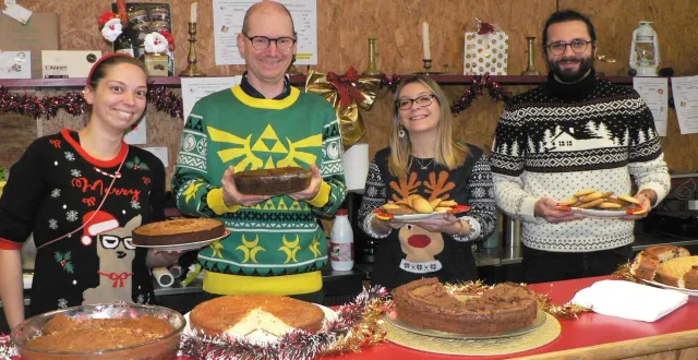 photo  samedi, la fête patronale de la ville était de retour. comme les années précédentes, la foire centenaire saint-andré a attiré du monde. c’était l’occasion, notamment, pour les élèves de l’école florence-aubenas de vendre des gâteaux, avec l’aide des parents et des enseignants. les bénéfices serviront à financer des sorties scolaires.  &copy;  ouest-france 
